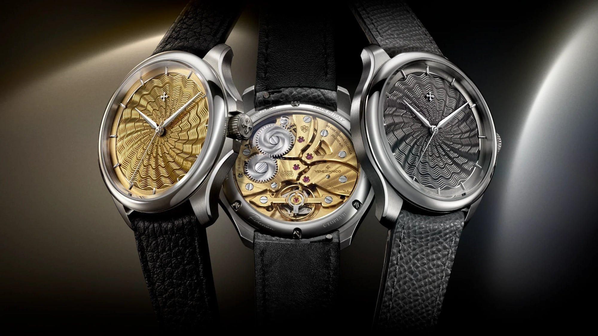 Immagine composita di scatti dello stesso orologio. Da sinistra: foto con quadrante dorato guilloché, al centro foto del movimento con finiture dorate, a destra foto con quadrante guilloché color antracite