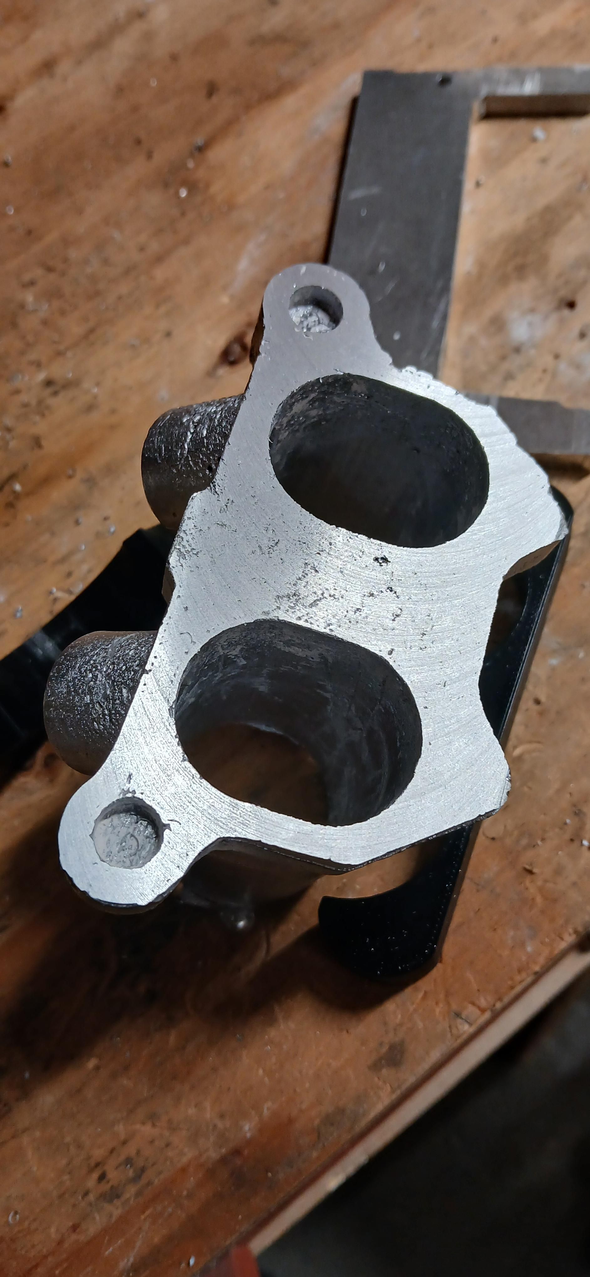 Aluminum casting face with many slight voids