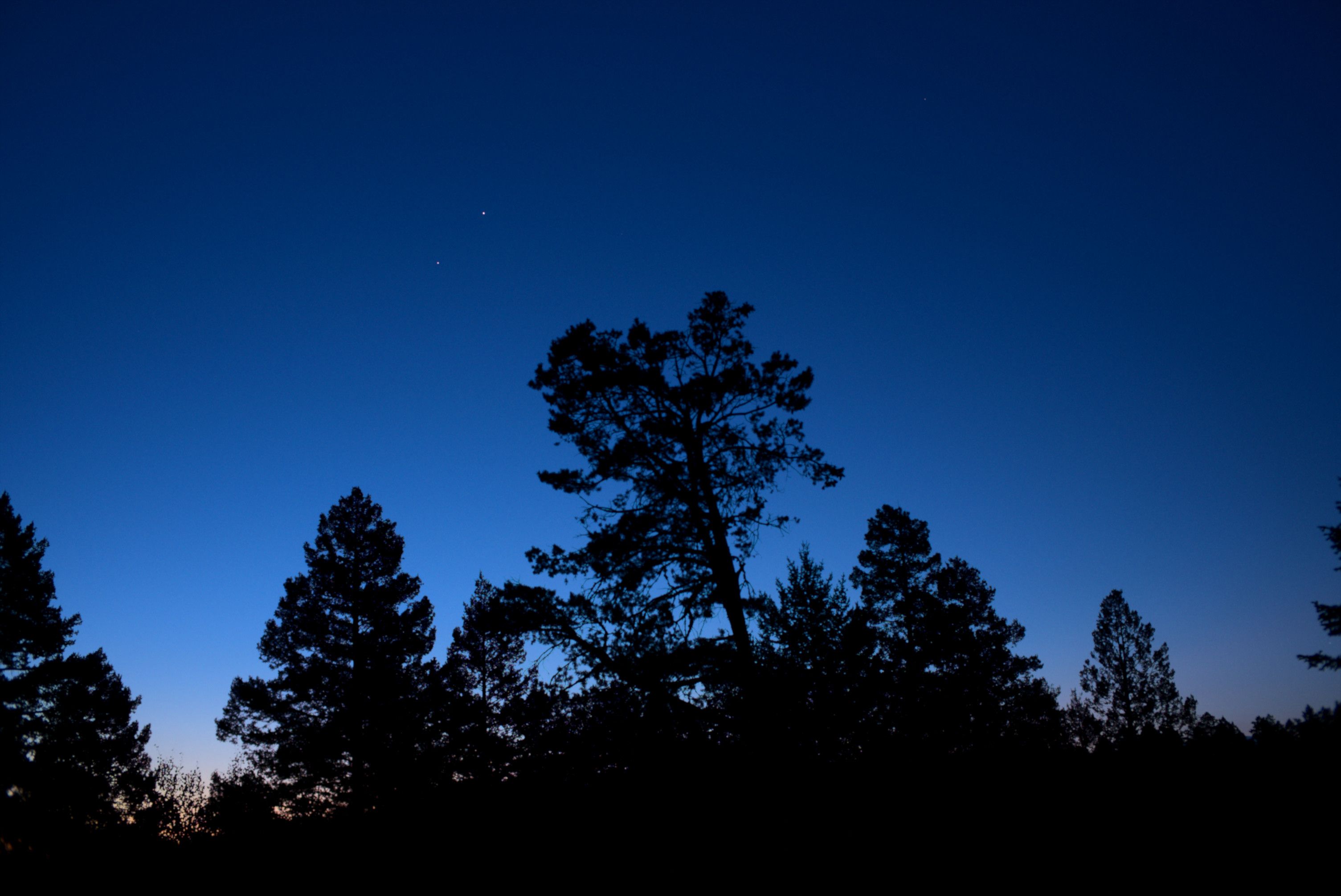 Jupiter is the lower of the two 'stars' in this image, with Venus above.

Twilight is so bright that the horizon is turning pink. Constellations are invisible at this time of the morning.