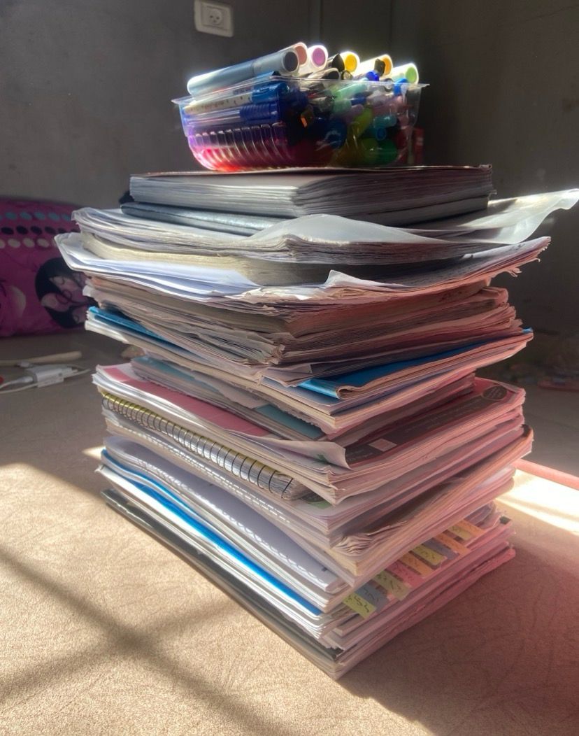 Hello everyone, I am sharing with you the books that my sister, Noor, spent two years studying in order to achieve her dream of becoming a doctor.