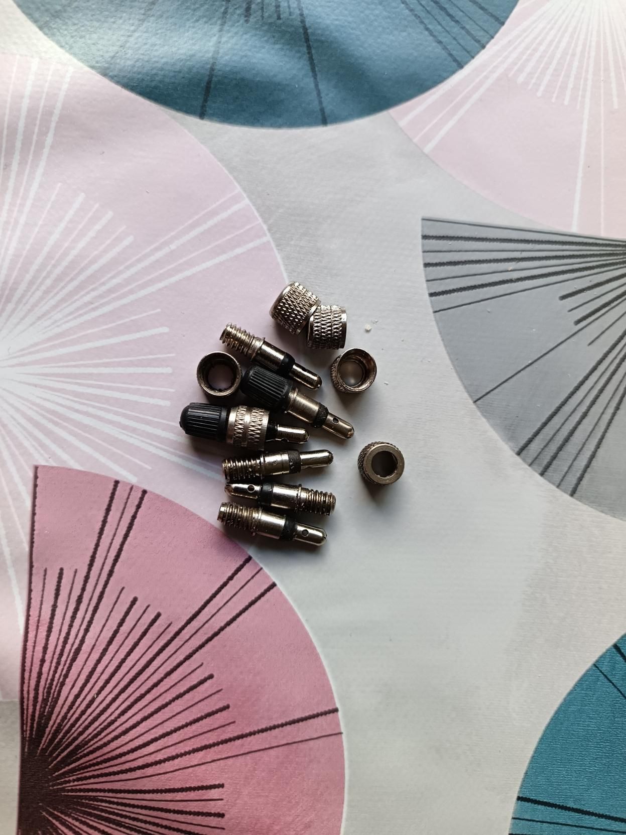 pyörän venttiileitä.