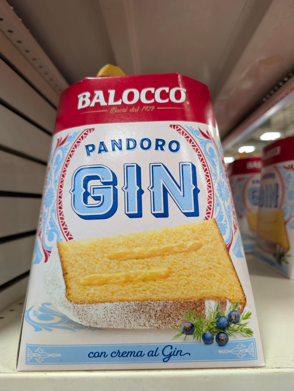 A pandoro with gin cream