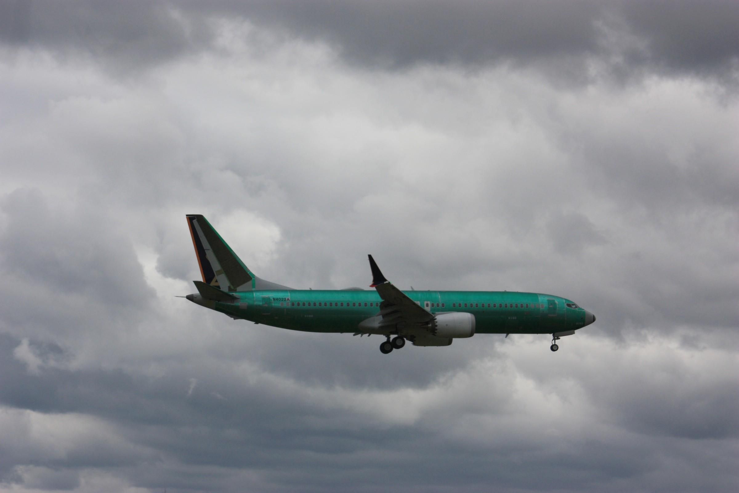 737 MAX8 on final approach to Portland Int'l Airport PDX Runway 28L, in green protective coating with no paint yet
May 13, 2025
Portland, Oregon
photo by Ian Kluft