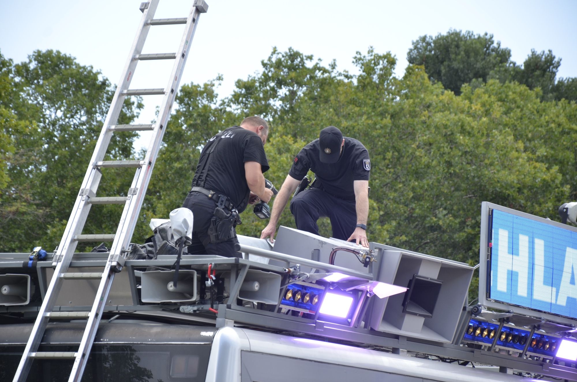 Die Polizei macht sich wieder am Adenauer zu schaffen – absolut illegal.