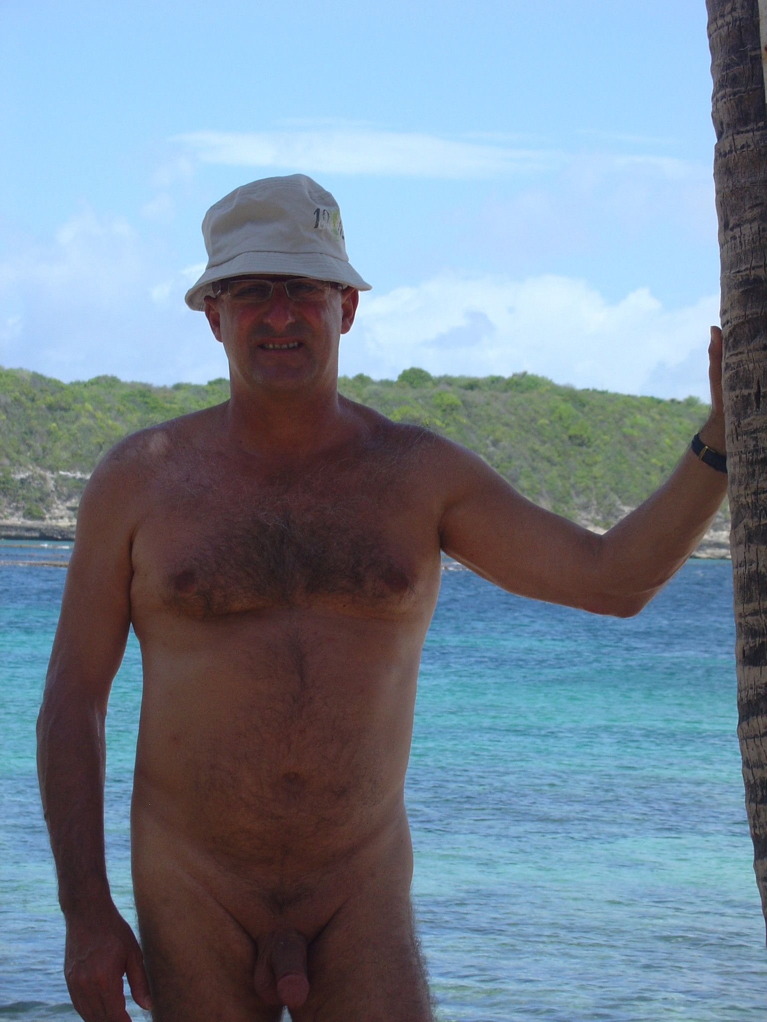 moi nu de face à la plage naturiste d'Anse Tarare en Guadeloupe