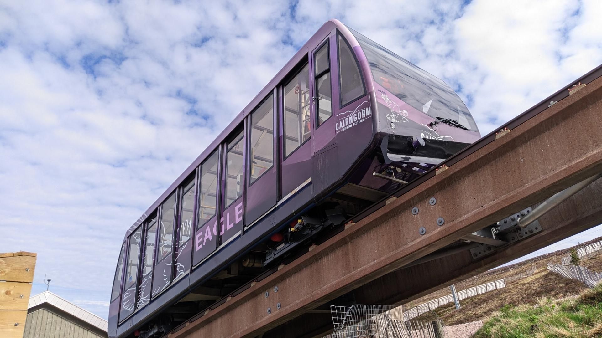 The funiculae coming down