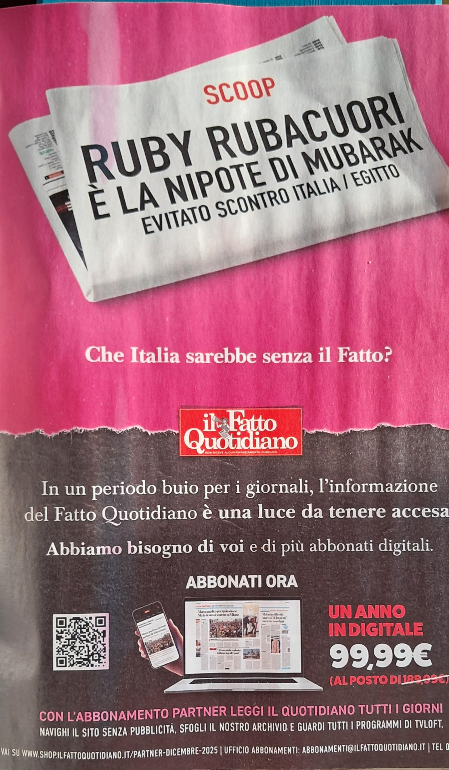Pagina pubblocitaria di abbonamento al Fatto Quotidiano. Un giornale piegato titola "Ruby Rubacuori è la nipote di Mubarak. Evitato lo scontro Italia/Egitto" sotto si legge "Che Italia sarebbe senza il Fatto"