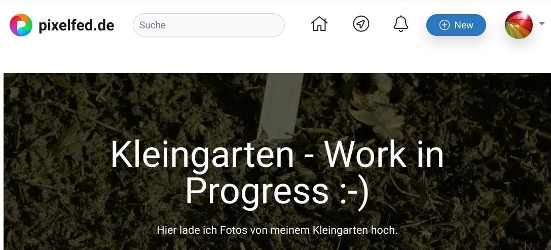 Screenshot von Pixelfed: obere Hälfte die Pixelfed Statusleiste. Darunter ein Titelbild mit Erde als Hintergrund. Titel auf dem Bild: Kleingarten - Work in Progress :-) Hier lade ich Fotos von meinem Kleingarten hoch. 