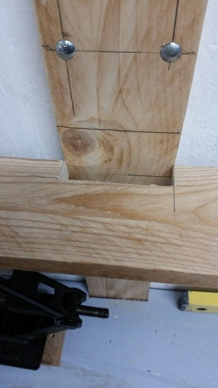 Scasso in una tavola, di pochi decimi di mm troppo stretto per farci entrare l'altra tavola.