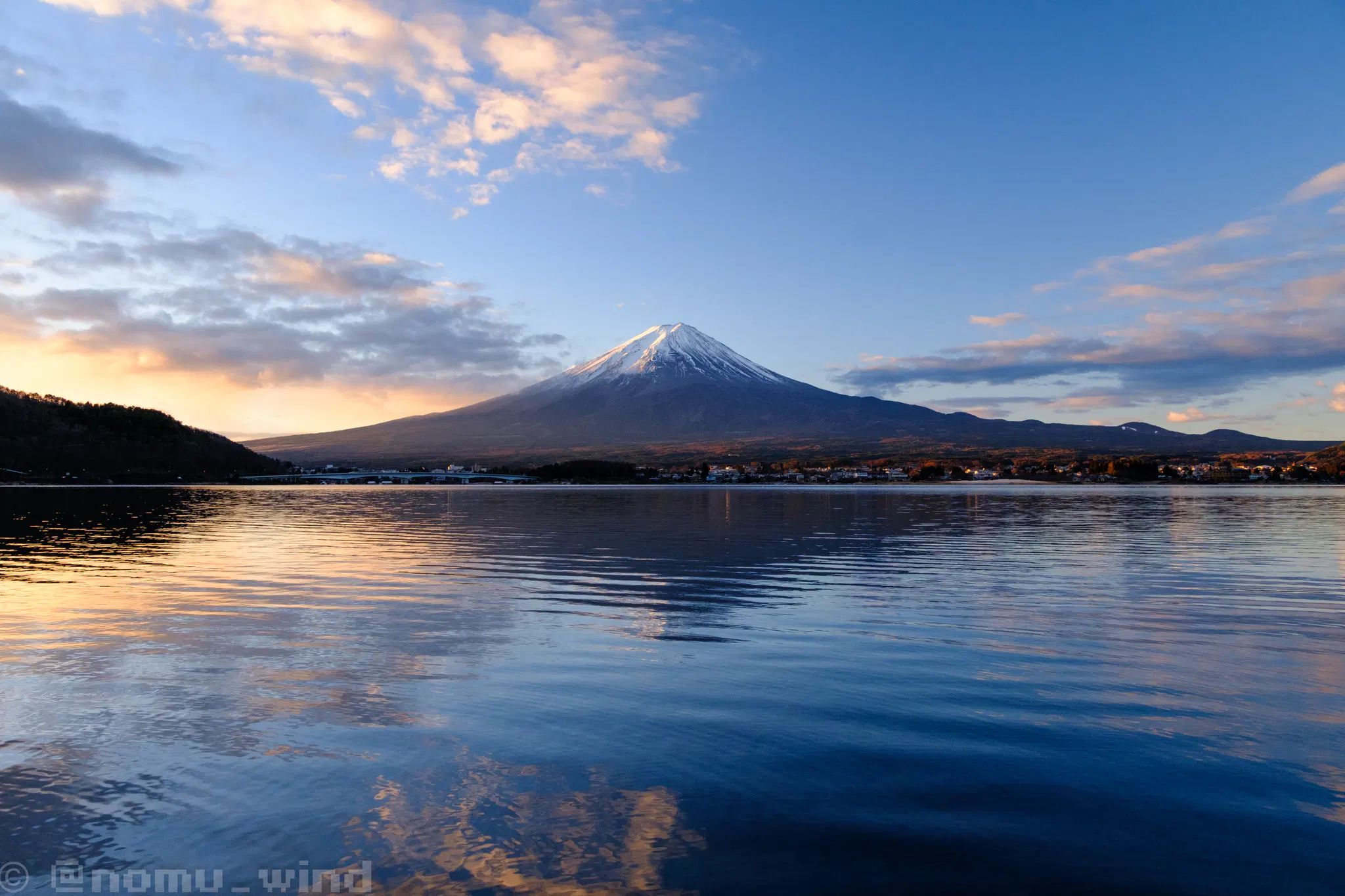 河口湖畔からの富士山