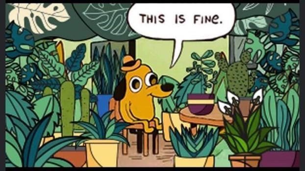 Dessin d'un chien blazé assis à une table entouré d'une multitude de plantes vertes et disant "this is fine"