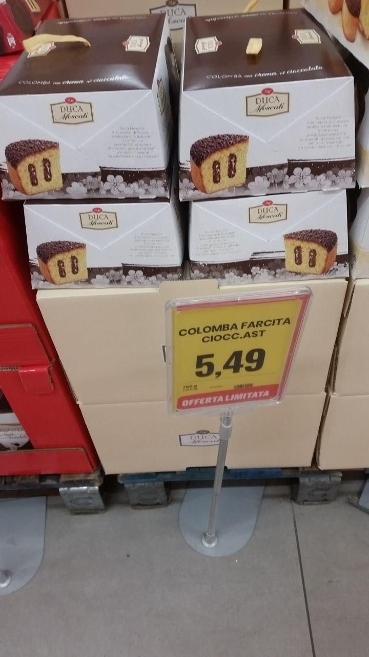 All'Eurospin: colomba farcita al cioccolato, 5.49 €.