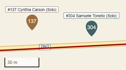 Screenshot der Karte des Rennens. Ein Abschnitt des finalen Parcours ist sichtbar, darauf zwei Dots: von Cynthia Carson und kurz vor ihr Samuele Tonello. Unten links im Bild die Skala: 30 m - der ABstand zwischen beiden ist nur wenig länger als diese Strecke.