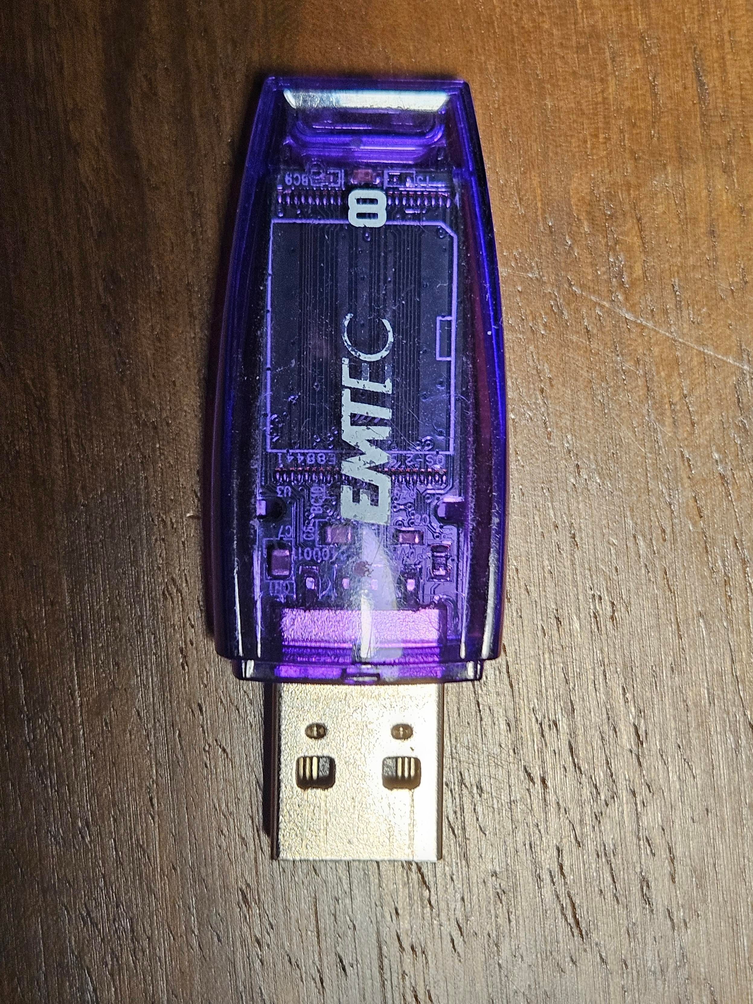 Il tipo di pennetta usb che posso attaccare al mio pc. Non so come si chiama il tipo, forse 2.0 bho