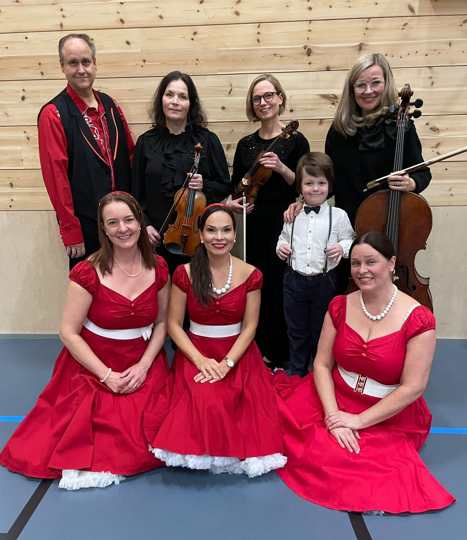 Laulutrio SwingingMamas
Säest. Janne Kuusinen ja jousitrio
Feat. Albert Friberg