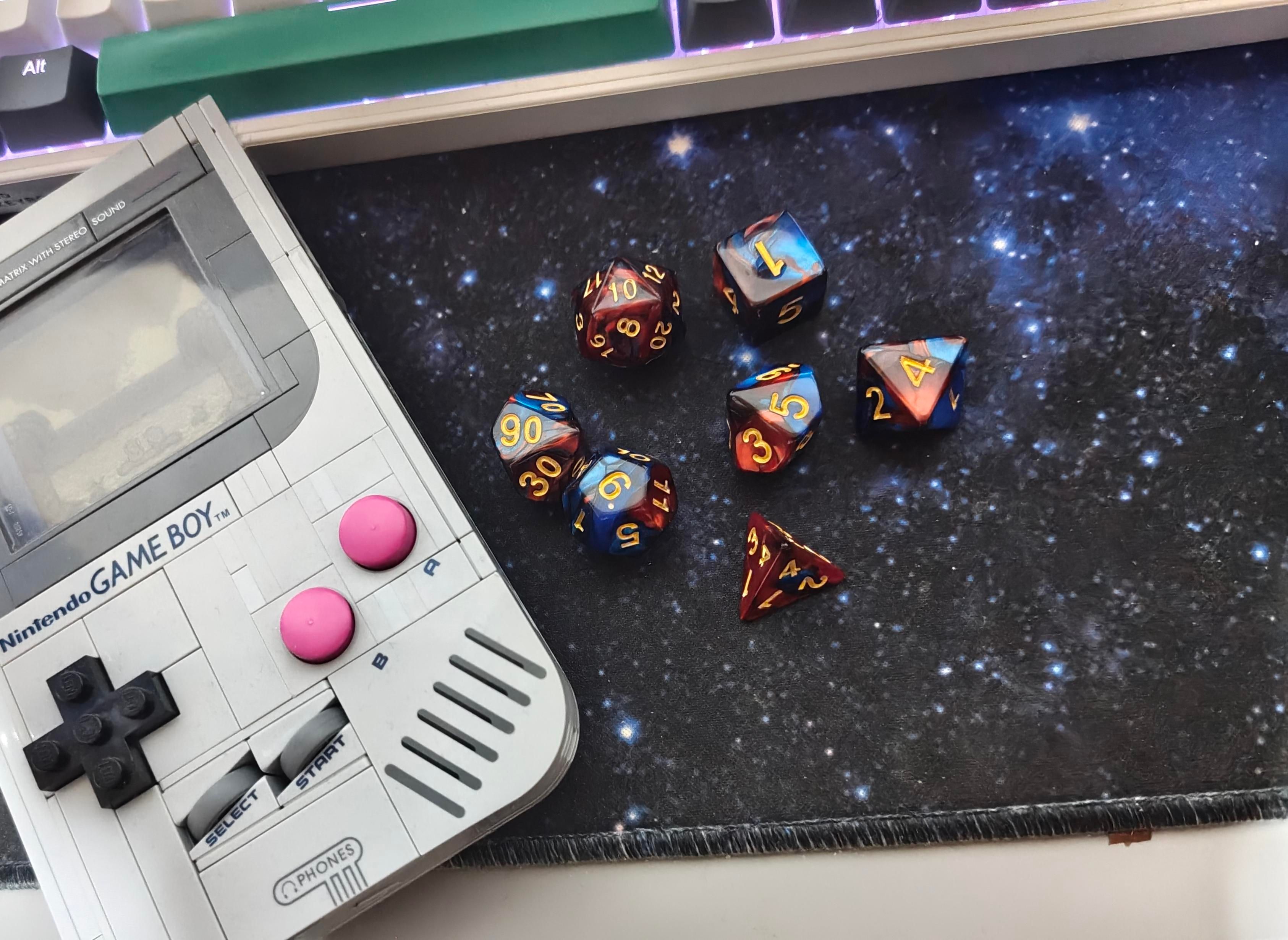 Some red and blue polyhedric dice 