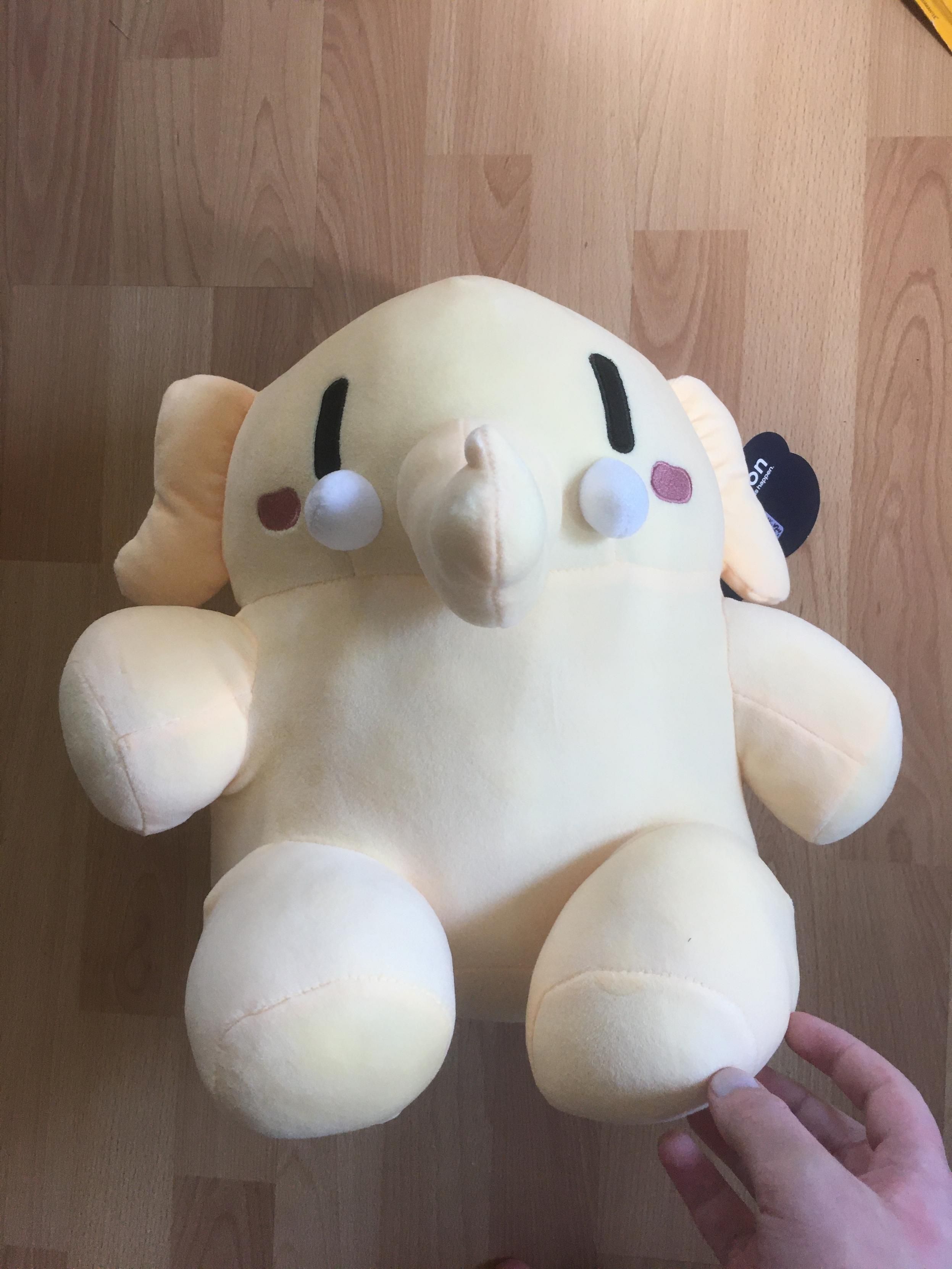 a Federation Beige Plushtodon in all its glory, sitting on my floor
