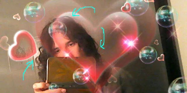 Mio selfie allo specchio con il new Nintendo 3DS XL come descritto, effetti di cuori e bolle a schermo