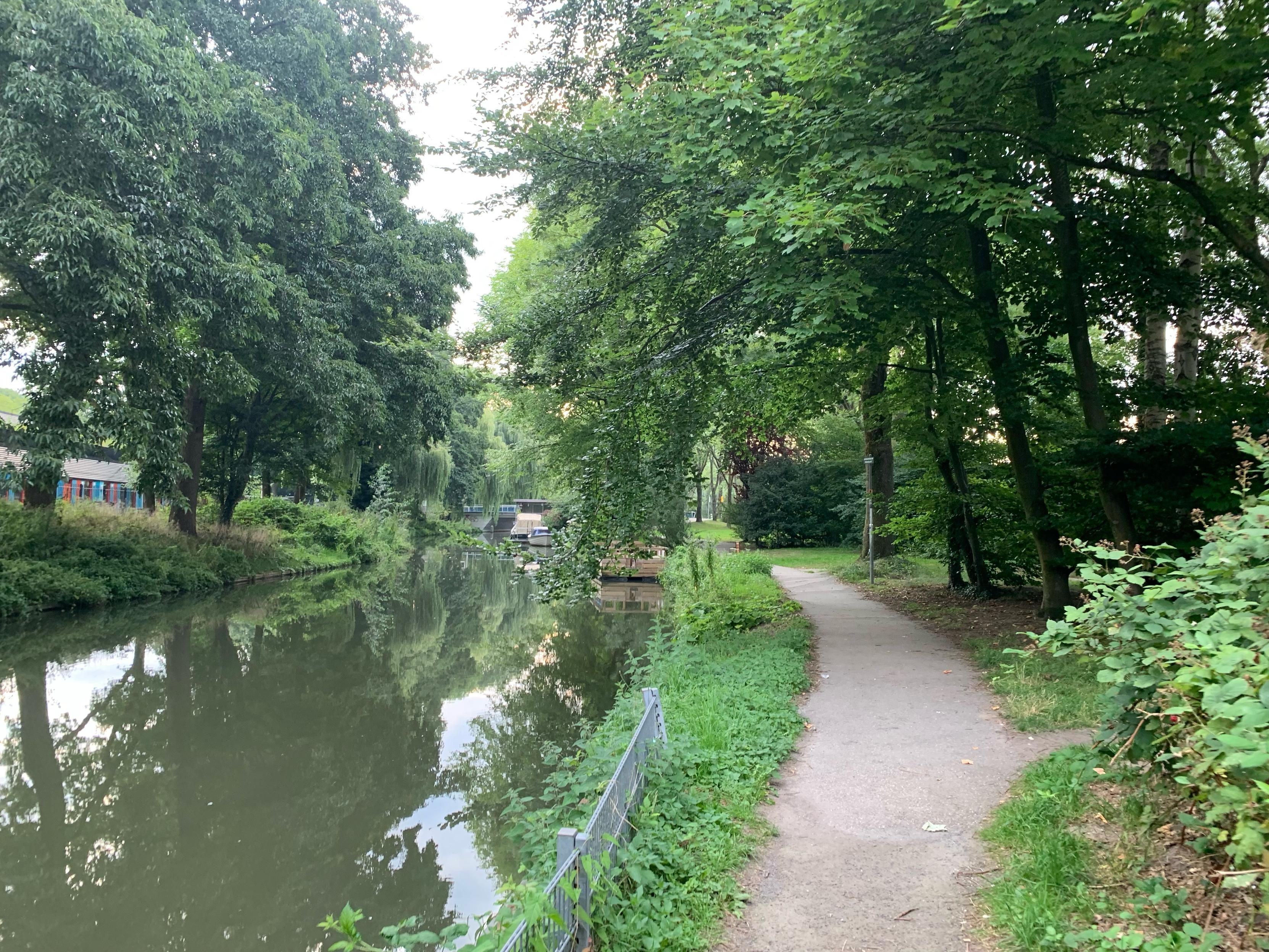 De Kromme Rijn, net buiten het centrum van Utrecht in een groene omgeving.