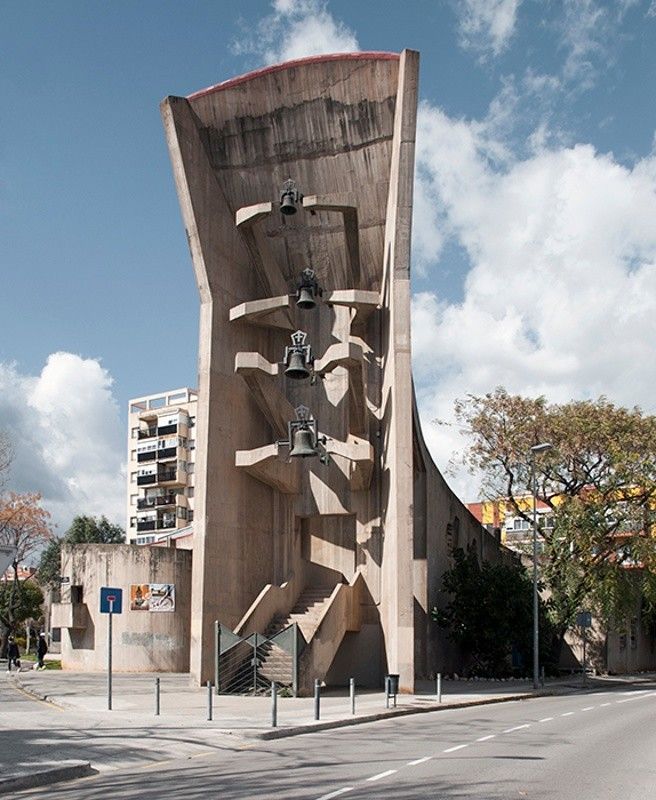 Foto di Santa Maria di Sales, Viladecans (Barcelona), vista di fronte (credo).